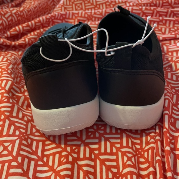 5 FOR 25 or 3 FOR 20 Zone pro athletic shoes - Picture 3 of 4